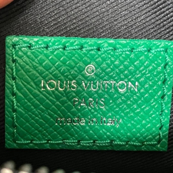 Louis Vuitton Authentic Alpha Wearable Wallet Bag in
Taigarama (Unisex) - Picture 10 of 16